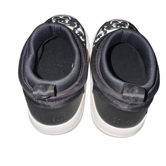 Women’s size 6 Moon Boot - Picture 2 of 3